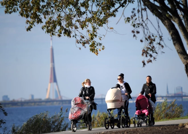 Vai tu šo zināji - tiesības uz papildu atvaļinājuma dienu un vēl: ko vecākiem paredz Darba likums?