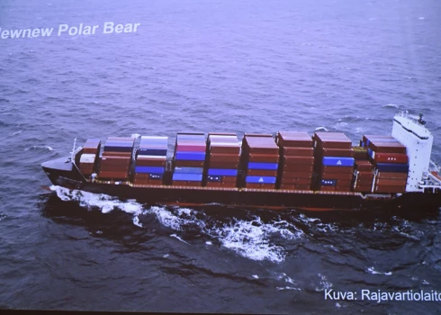 Фотография судна Newnew Polar Bear, сделанная финской береговой охраной.