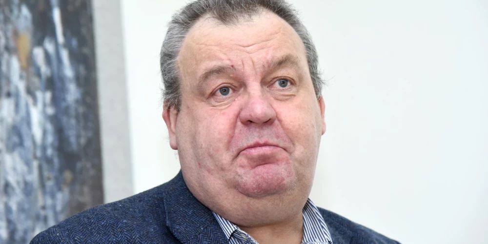 “Trauksme ir pašreizējais sabiedrības mentālais stāvoklis, taču no trauksmes ar laiku nogurst. Visi valdības solījumi šķiet diezgan tukši, jo reāli jau nekas nenotiek,” saka sociologs Aigars Freimanis.