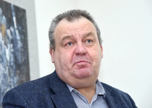 “Trauksme ir pašreizējais sabiedrības mentālais stāvoklis, taču no trauksmes ar laiku nogurst. Visi valdības solījumi šķiet diezgan tukši, jo reāli jau nekas nenotiek,” saka sociologs Aigars Freimanis.