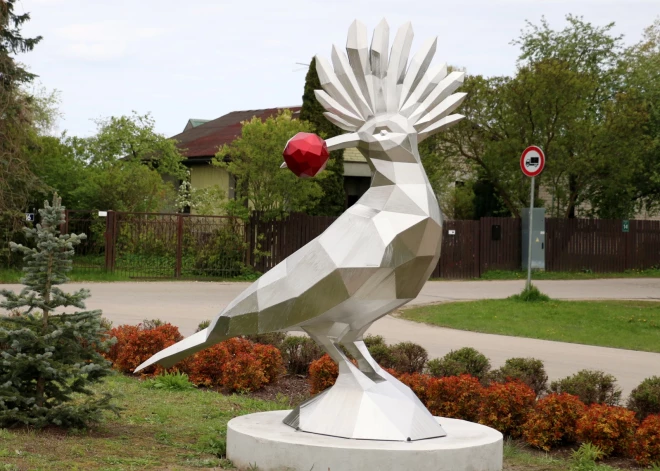 В Марупе появилась скульптура удода - на нее потратили почти 10 000 евро