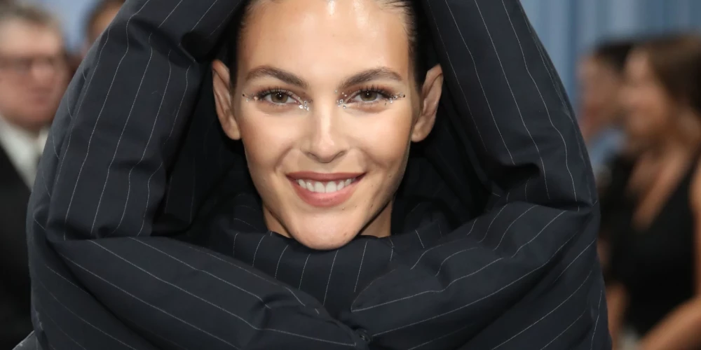 Aktiera Leonardo Dikaprio draudzene modele Vitorija Čereti “Met Gala 2025” pasākumā.