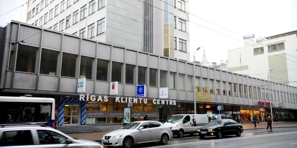 Rīgas domes Izglītības, kultūras un sporta komiteja 8. maijā konceptuāli atbalstīja lēmumu izveidot jauniešu centru bijušajā “Rīgas Modes” ēkā Brīvības ielā 49/53, kas darbotos kā skolas vecuma jauniešu satikšanās un brīvā laika pavadīšanas vieta.