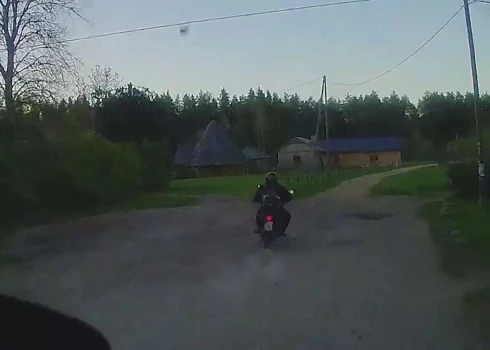 Мотоцикл был с финскими номерами, однако при проверке оказалось, что он зарегистрирован в Латвии без необходимых документов. 
