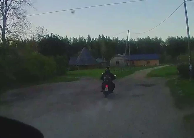 Погоня со скоростью 130 км/ч: в Тумшупе задержанный мотоциклист не понимал ни одного из трех языков