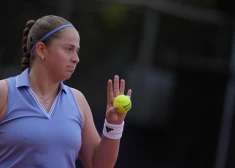 Ostapenko uzvara Romas "WTA 1000" sērijas turnīra dubultspēļu sacensību pirmajā cīņā