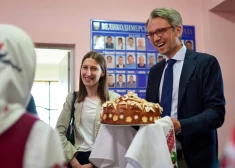 Zviedrijas nacionālās drošības padomnieks atkāpjas no amata "Grindr" foto skandāla dēļ 