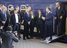 Визит доброй воли: в Киев прибыли Макрон, Стармер, Мерц и Туск