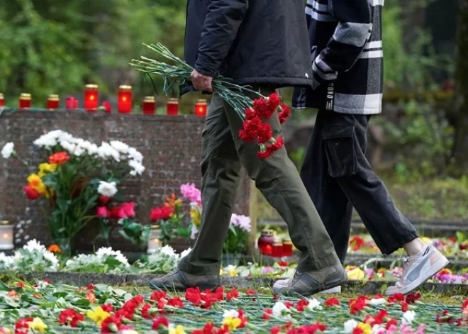 67 административных дел, 8 задержанных: 9 мая латвийцев наказывали за георгиевские ленты, значки, фейерверки и военные песни