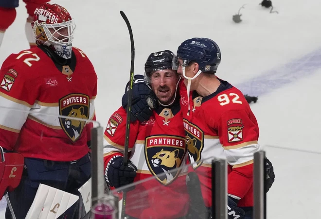 Uzvaras vārtus "Panthers" labā pagarinājuma 16. minūtē guva Breds Maršāns (centrā).