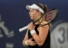 Aļona Ostapenko kortā nesagaida pretinieci un iekļūst Romas "WTA 1000" sērijas turnīra astotdaļfinālā