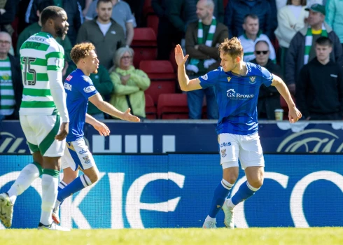 Daniels Balodis nesen guva vārtus arī pret čempioni "Celtic" (foto: "St. Johnstone Football Club" /  X)