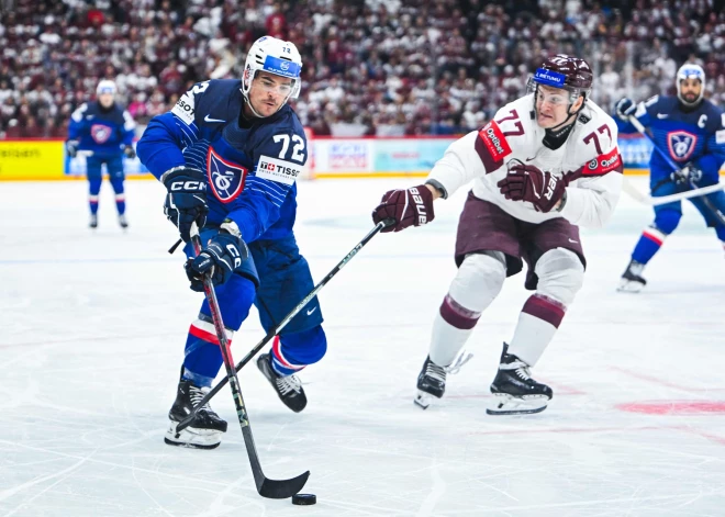 Latvijas izlase uzbrūk, taču ielaiž vārtus un pēc pirmā perioda piekāpjas Francijai