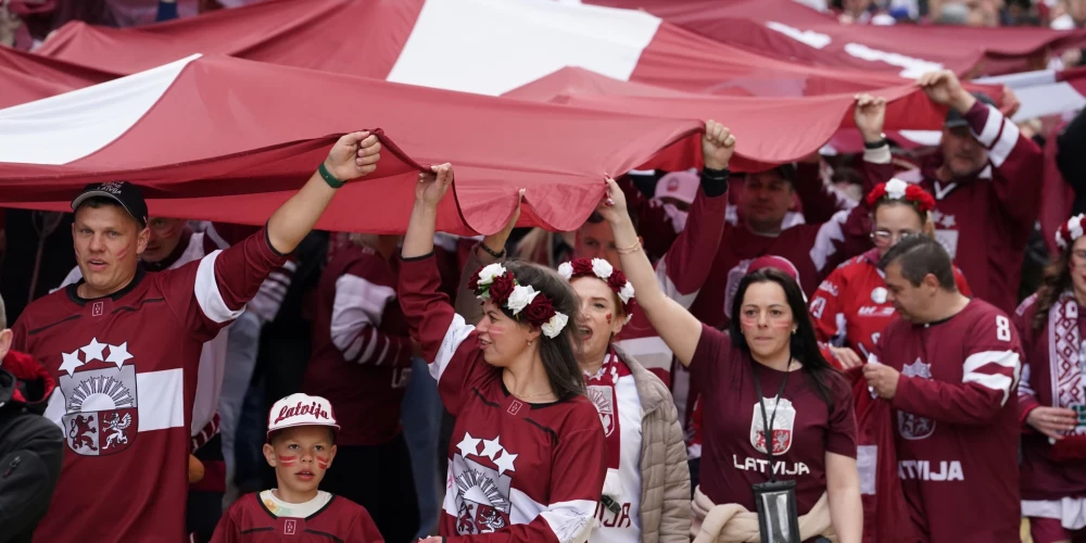 Līdzjutēji pirms pasaules hokeja čempionātā spēles starp Latvijas un Franciju.