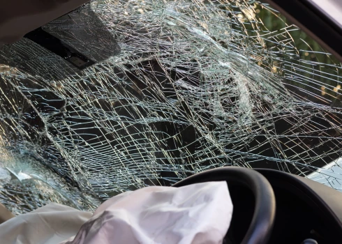 Sestdien Smiltenes novadā, apvidus automašīnai iebraucot grāvī un apgāžoties, gājis bojā tās vadītājs, informēja Valsts policijā. / Ilustratīvs attēls/