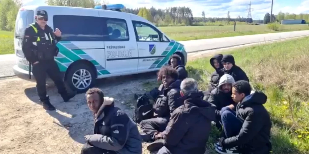 Погоня за мигрантами в Кекаве: задержаны восемь человек и водитель.
