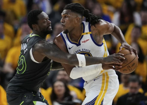 Minesotas "Timberwolves" sestdien Sanfrancisko svinēja uzvaru Nacionālās basketbola asociācijas (NBA) izslēgšanas spēļu otrās kārtas trešajā mačā un ar 2-1 izvirzījās vadībā sērijā ar Goldensteitas "Warriors".