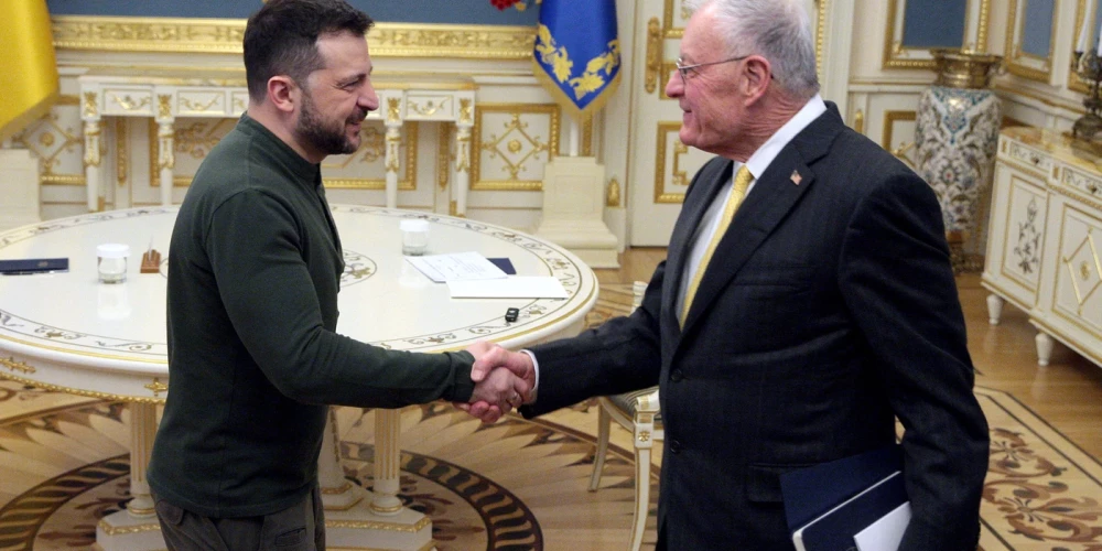 Vašingtona uzstāda stingru nosacījumu: sarunas ar Kremli tikai pēc īsta pamiera.