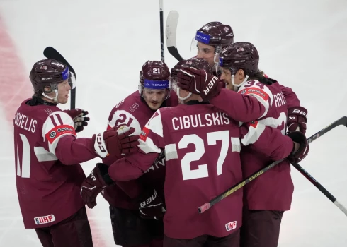Latvijas hokejisti pasaules čempionāta otrajā mačā pēc pirmā perioda zaudē kanādiešiem.