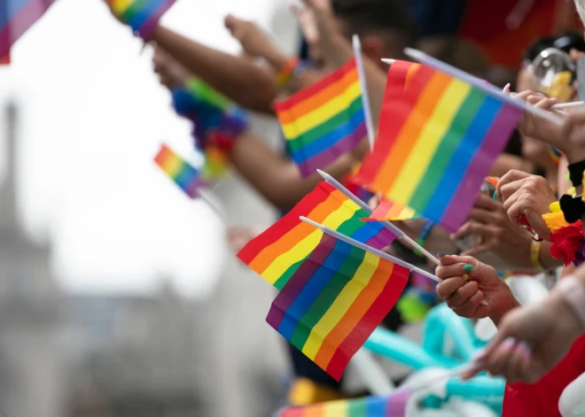 LGBTO+ pārstāvji vīlušies par jaunajiem “Eirovīzijas” noteikumiem: praida karogu aizliegums ir kā pļauka sejā