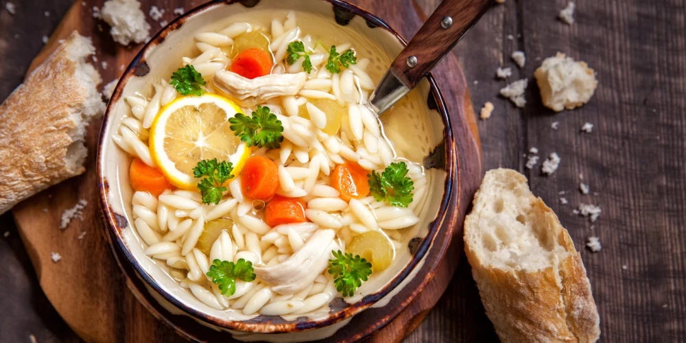 Orzo un tomātu sautējums