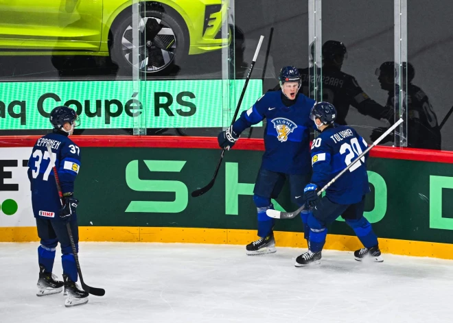 VIDEO: Somijas hokejisti neticami izglābjas un papildlaikā pieveic Franciju