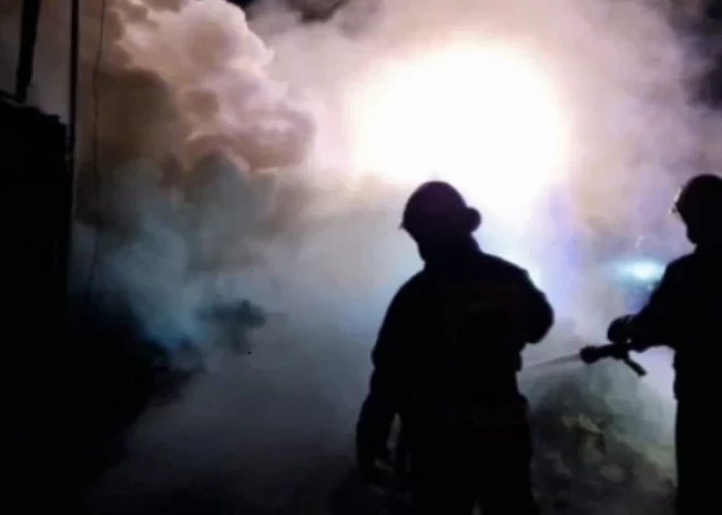 Прошедшей ночью пожар унес жизни трех человек в Латвии