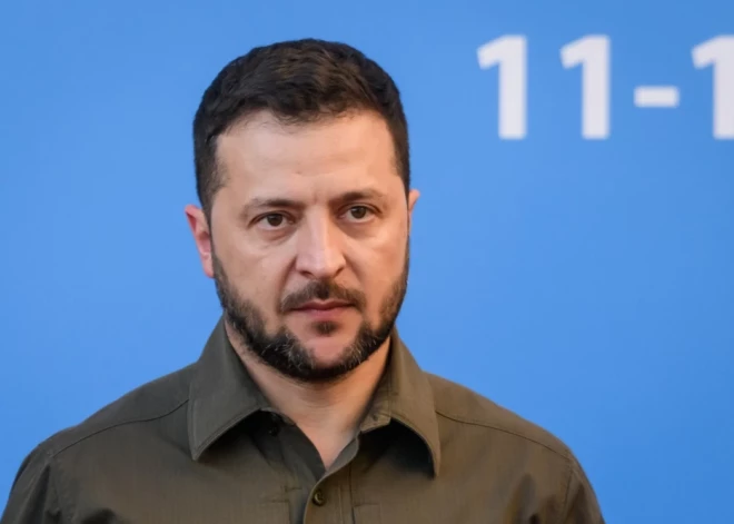 Zelenskis telefonsarunā aicina pāvestu Leonu XIV apmeklēt Ukrainu
