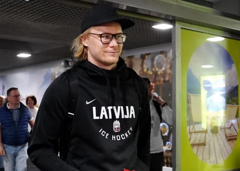 Latvijas hokeja izlases uzbrucējs Rodrigo Ābols Stokholmā ieradīsies ceturtdienas pirmajā pusē.