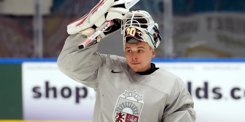 Gustavs Dāvis Grigals, kurš svētdien sargāja Latvijas izlases vārtus pasaules čempionāta spēlē ar Kanādu, izrādās nācis no slavenā aktiera Leona Krivāna dzimtas – ir viņa meitas Vivitas Grigalas jaunākais no trim dēliem