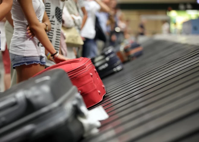 Простой трюк: сотрудники аэропорта рассказали, как первым получить багаж после приземления