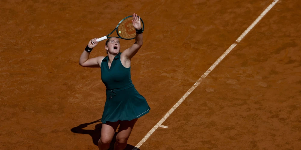 Ostapenko zaudē pasaules piektajai raketei Paolīni.