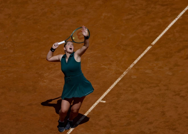 Ostapenko zaudē pasaules piektajai raketei Paolīni