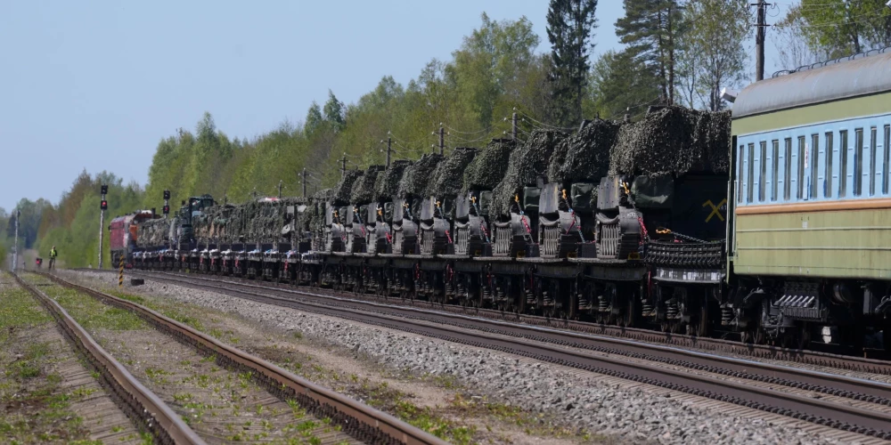  Латвийская армия отрабатывала транспортировку военной техники с использованием железной дороги.