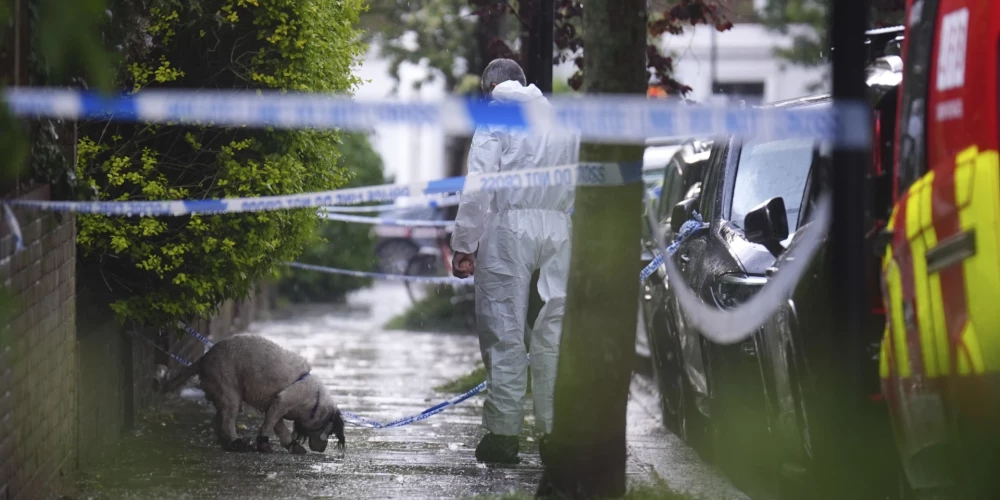 Policija sākusi izmeklēšanu pēc tam, kad pirmdien agri no rīta izcēlās neliels ugunsgrēks premjerministra Kīra Stāmera mājā Ziemeļlondonā, vēsta "Politico".
