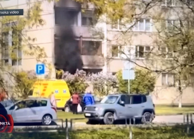 Мать с тяжело больной дочерью в Пурвциемсе оказалась в дымной ловушке во время пожара