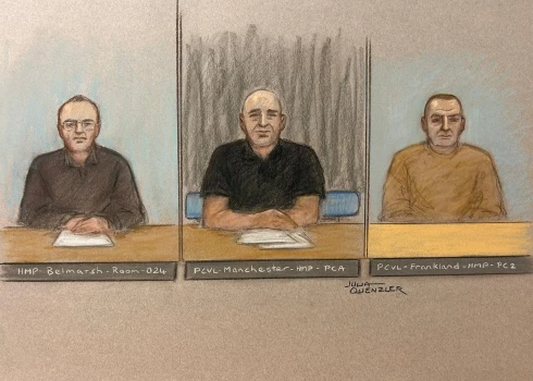  Tiesa Londonā pirmdien piespriedusi garus cietumsodus sešiem bulgāriem par spiegošanu Krievijas labā.