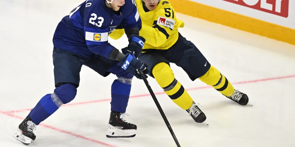 Zviedrija A grupas mačā Stokholmā kaimiņu cīņā ar 2:1 (1:0, 1:0, 0:1) pārspēja Somiju. 