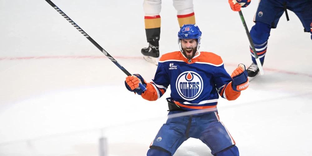 Adams Henriks kļuva par "Oilers" varoni, gūstot divus vārtus.