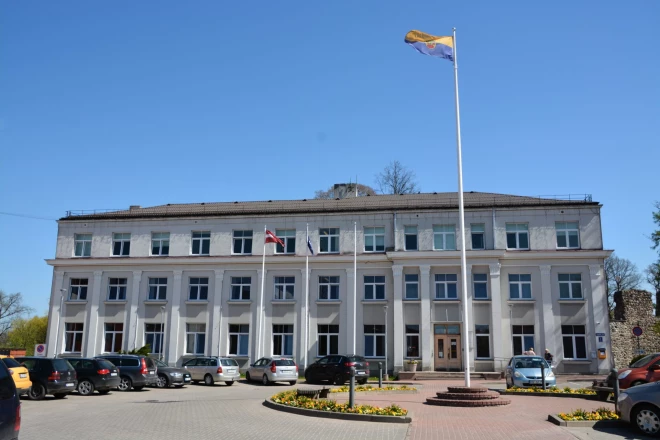 Uz Valmieras novada domes 19 deputātu vietām pretendē 128 kandidāti no septiņiem sarakstiem.