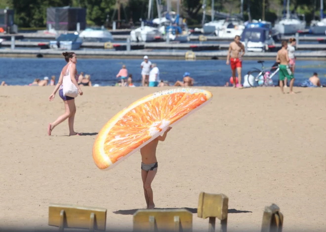 "Anomālija ir ļoti liela - var būt gan +30, gan +37." Kāda vasara sagaida latviešus?