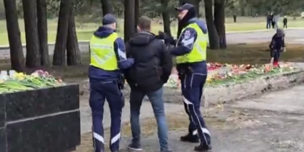 Salaspils memoriāls nav pareizā vieta spontānai PSRS nostalģijas motivētai kara propagandas dziesmu dziedāšanai krievu valodā