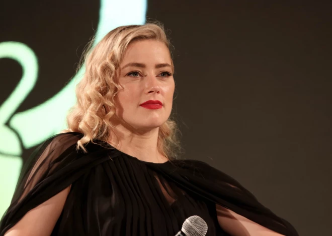 Tiek spekulēts, ka Amberas Hērdas bērnu tēvs ir Īlons Masks