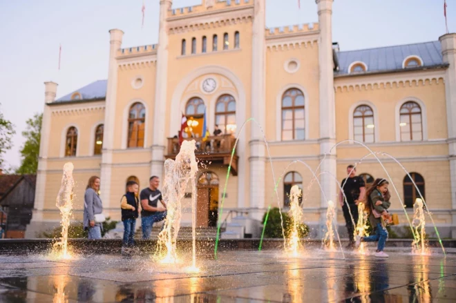 Uz Kuldīgas novada domes 15 deputātu vietām pretendē 103 kandidāti no septiņiem sarakstiem.