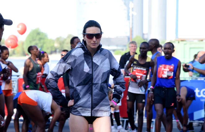 Jeļena Prokopčuka jau reiz stājās uz starta Rīgas maratonā tieši maratona distancē, taču 2019. gadā izstājās. Līdz ar to Jeļena klasisko maratona distanci Rīgas maratonā vēl nav pieveikusi.