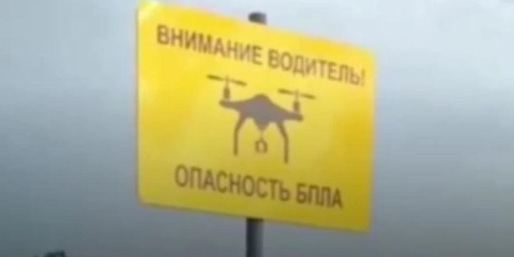 Belgorodas apgabalā izvietotas dronu uzbrukumu brīdinājuma zīmes (ekrānuzņēmums no soctīkliem)