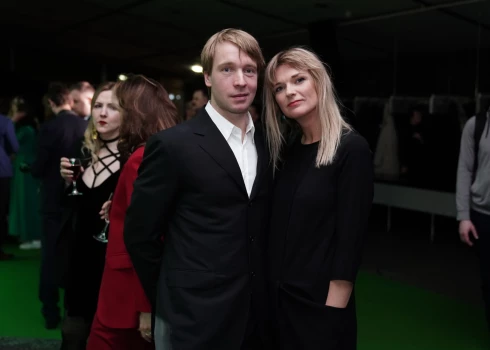 Pāris pirmo reizi sabiedrībā iznāca 2024. gada 4. februārī "Lielā Kristapa" 2023 ceremonijā Dailes teātrī.