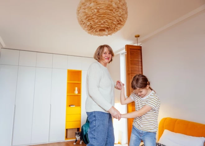 Vai omītei ar mazbērnu ir jārunājas par “TikTok” jeb Kāds ir moderns vecvecāks