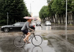 В среду по всей стране будет облачно и дождливо