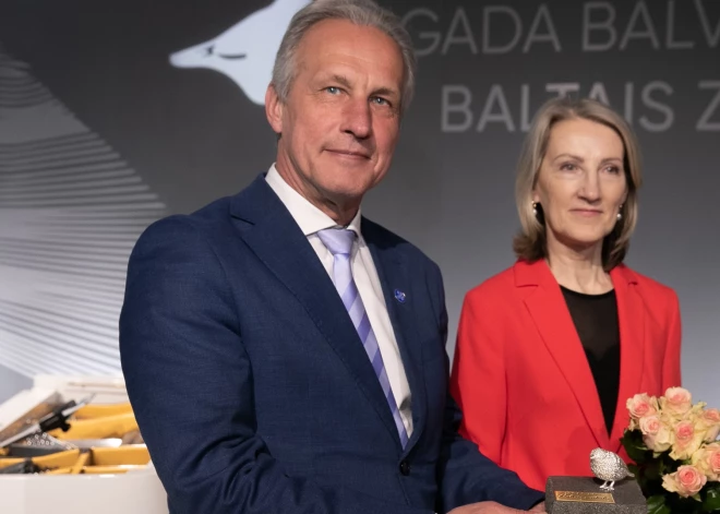 Rīgas pašvaldības Izglītības, kultūras un sporta departamenta gada balva "Baltais zvirbulis" tika pasniegta 21. reizi.